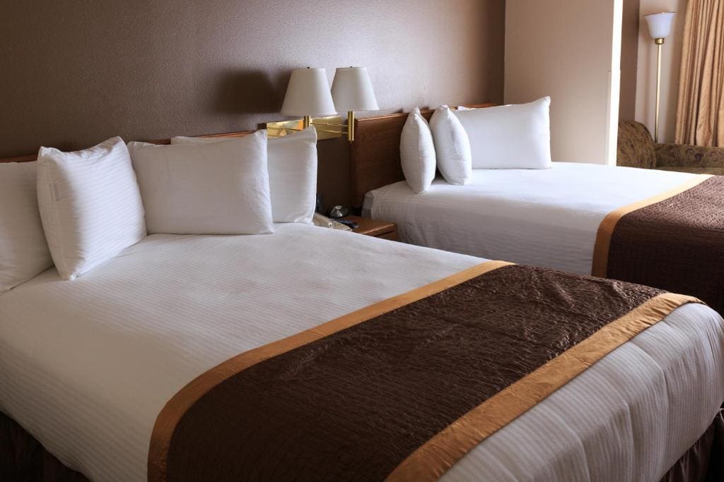 Double Queen Suite room - Image 2