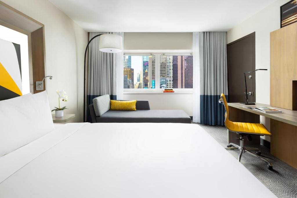 Social Deluxe Times Square King -Ball Drop View room - Image 1