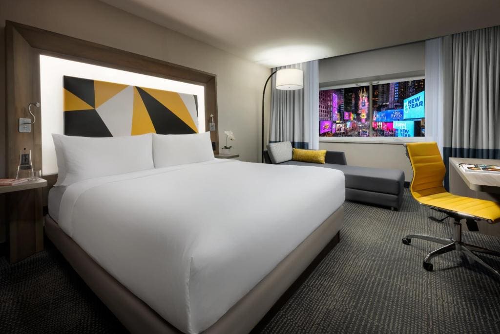 Social Deluxe Times Square King -Ball Drop View room - Image 3