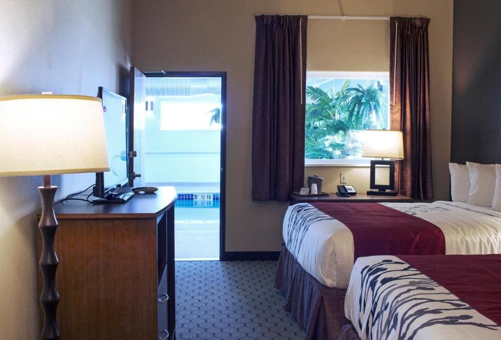 Superior Queen Room with Two Queen Beds room - Image 2