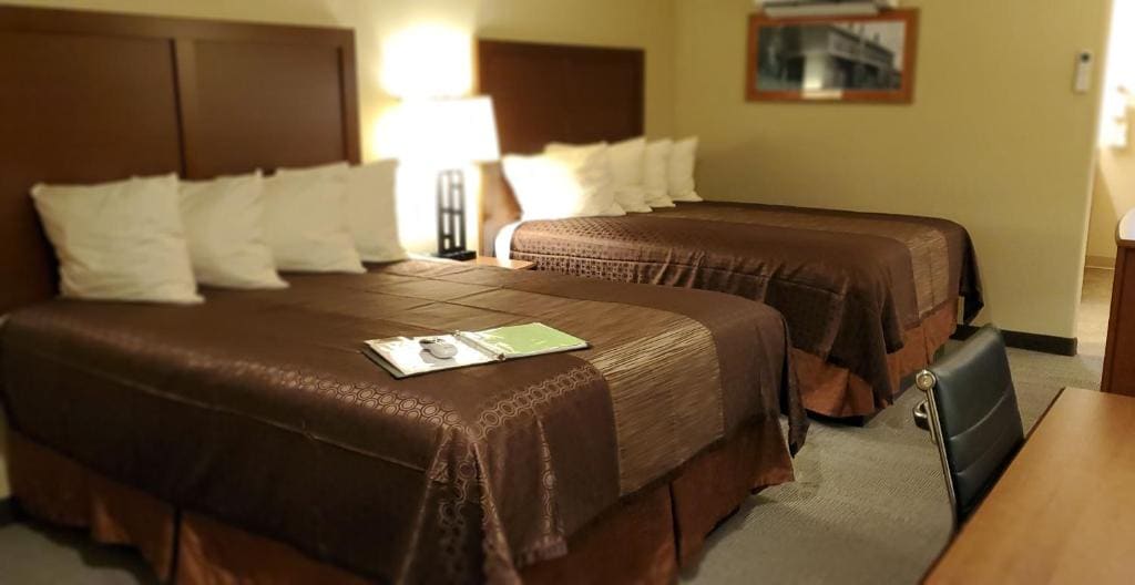 Queen Room with Two Queen Beds room - Image 2