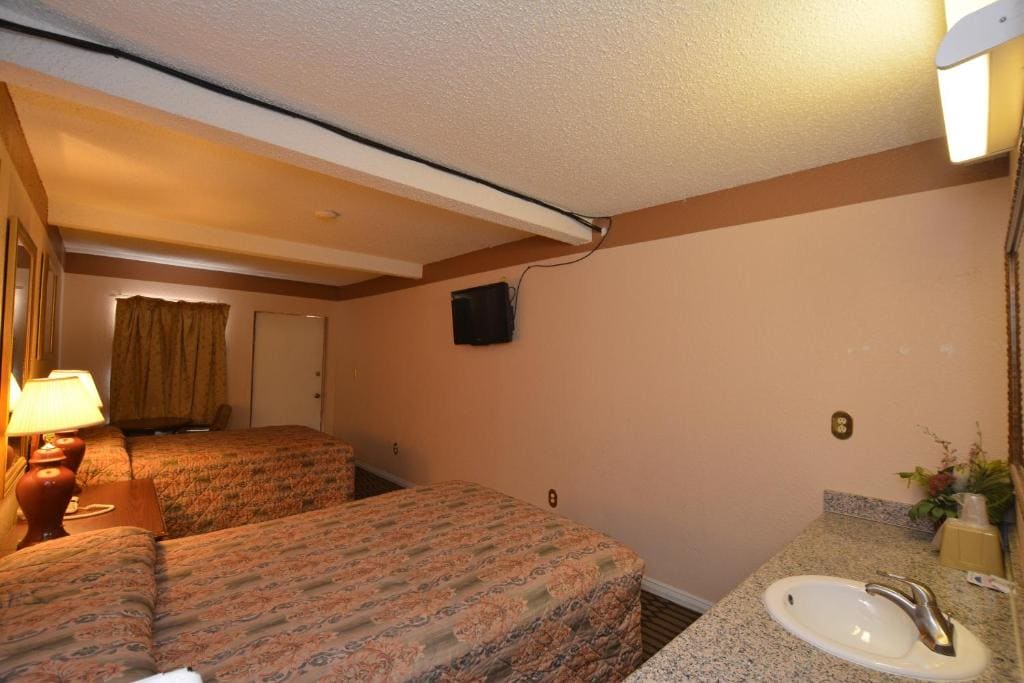 Deluxe King Room - Smoking room - Image 3