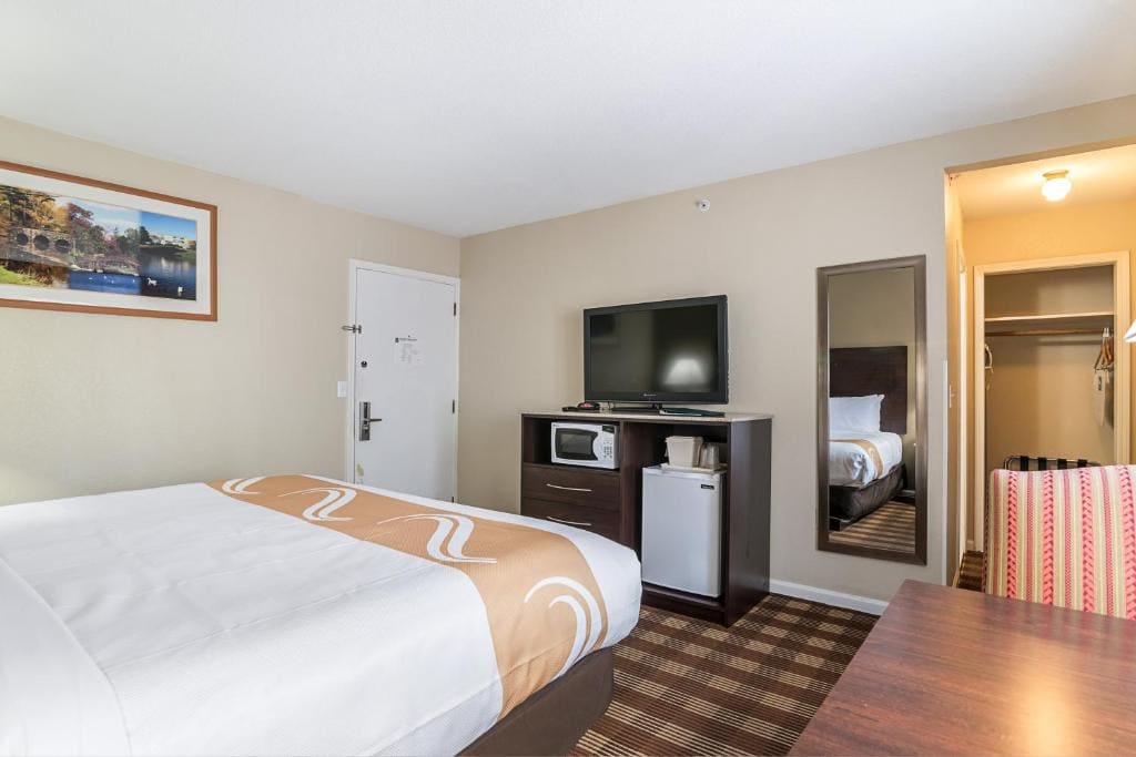 King Room - Non Smoking room - Image 2