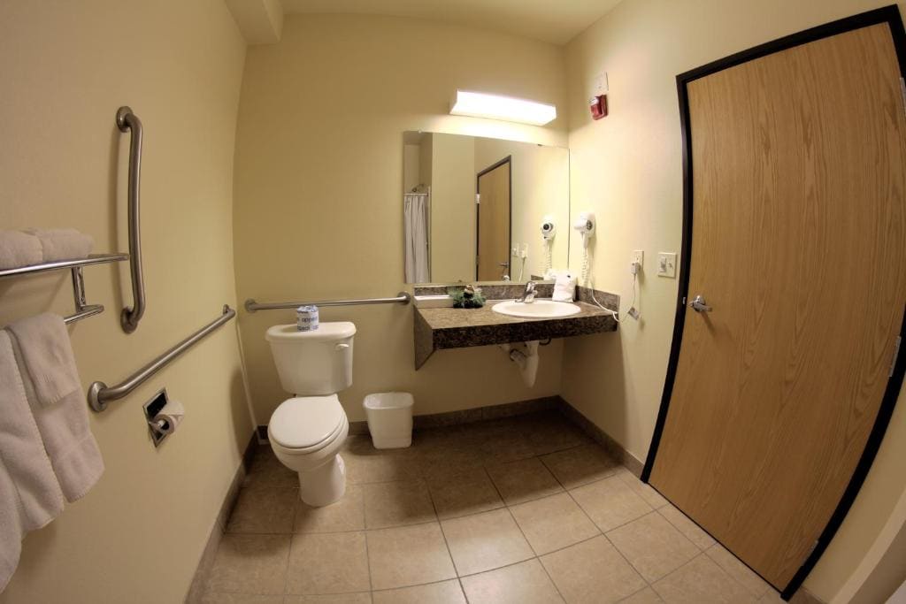 Suite with Two Queen Beds - Accessible/Non-Smoking room - Image 2