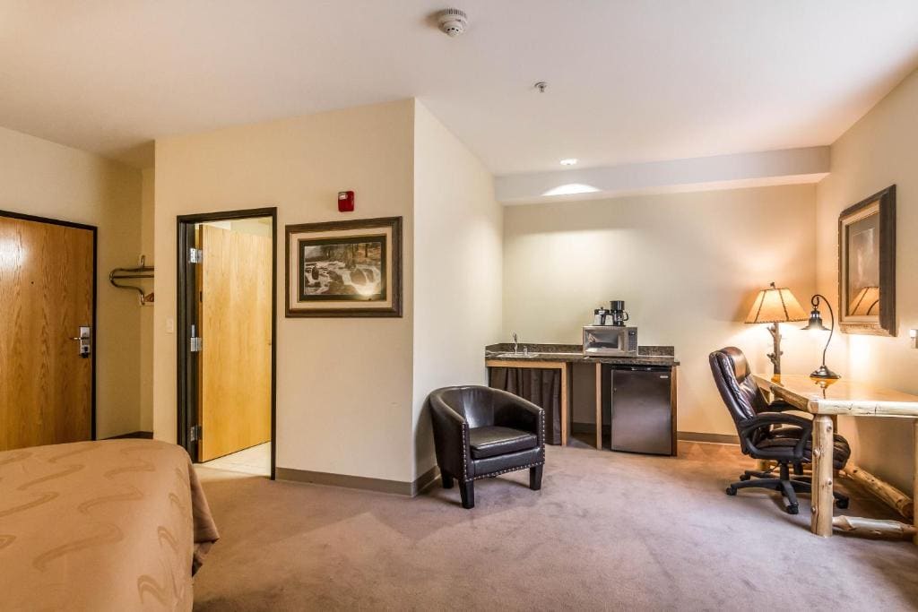 Suite with Two Queen Beds - Accessible/Non-Smoking room - Image 1