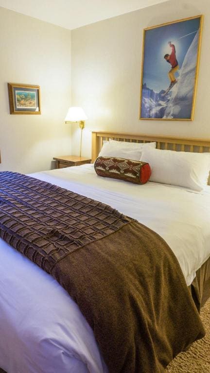 Two-Bedroom Cottage room - Image 3