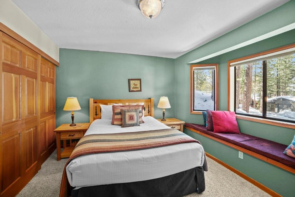 Four-Bedroom House room - Image 2