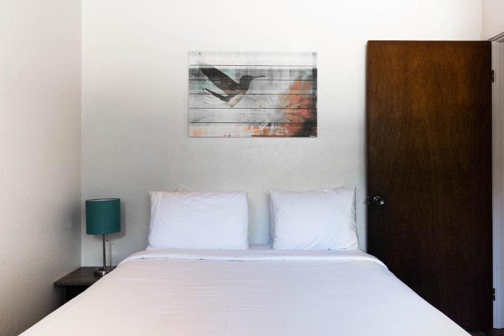Quail Cabin room - Image 1