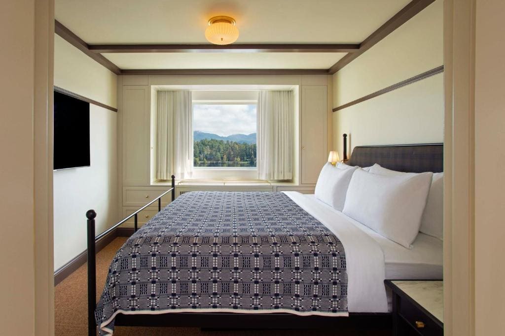 One-Bedroom King Suite with Sofa Bed room - Image 1