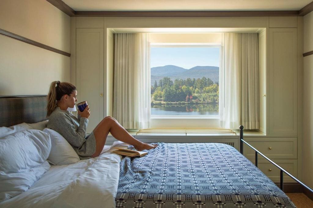 King Room with Sofa Bed and Lake View - High Floor room - Image 3