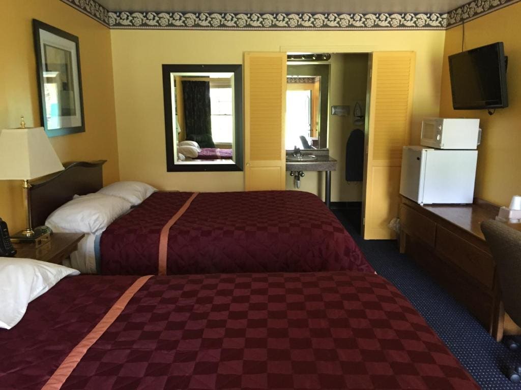 Double Room with Two Double Beds room - Image 2