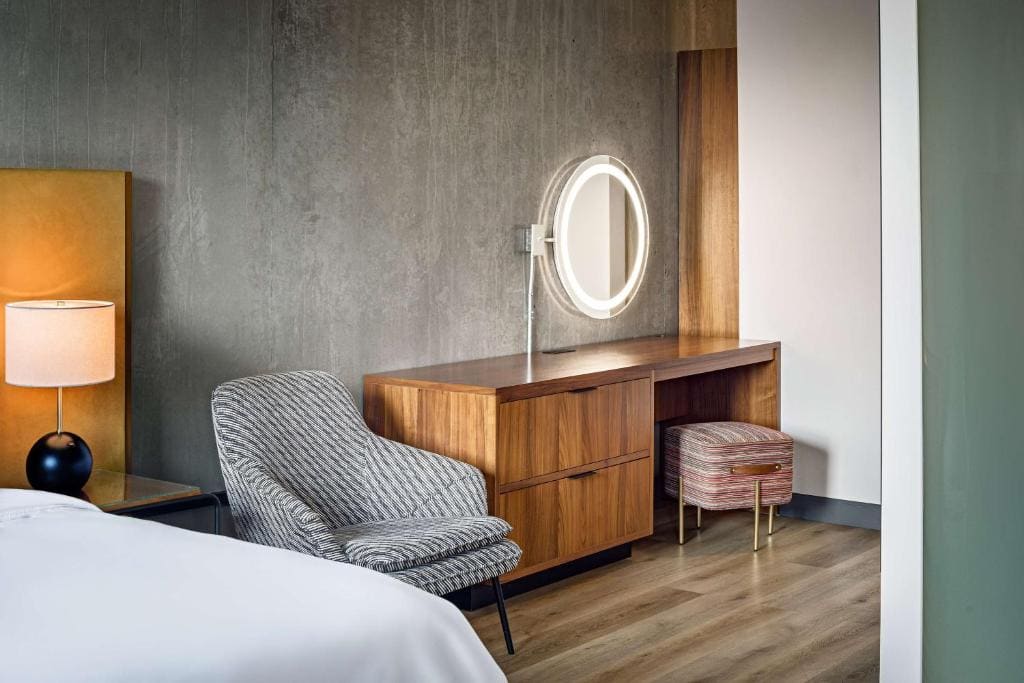 King Suite with River View room - Image 1