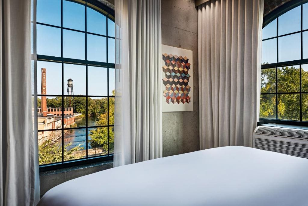 Corner King Room - River View room - Image 2