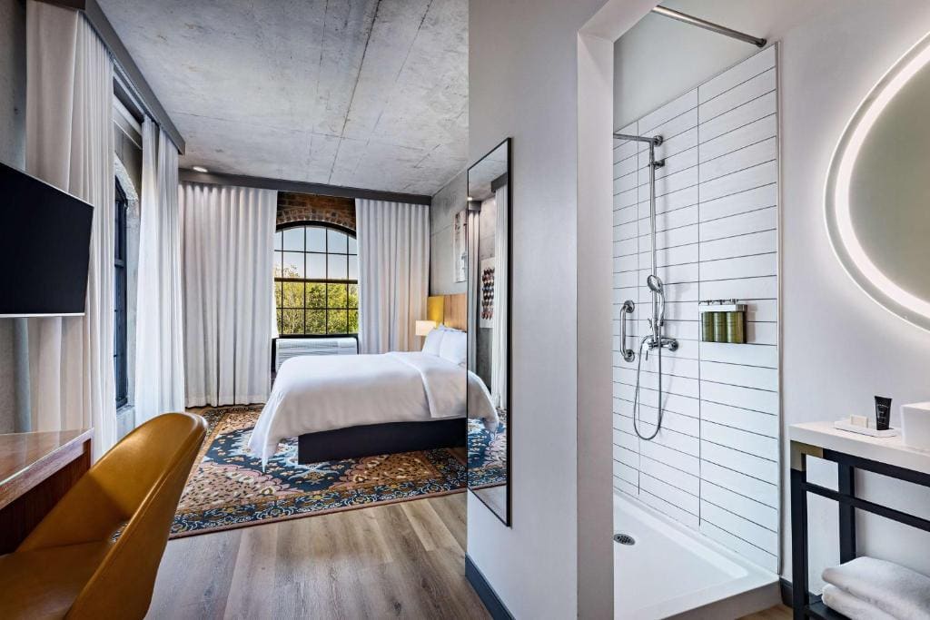 Corner King Room - River View room - Image 1