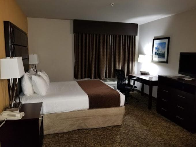 Junior Queen Suite with Two Queen Beds - Non-Smoking room - Image 1