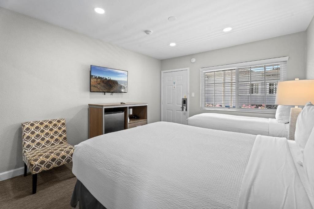 Family Room room - Image 1
