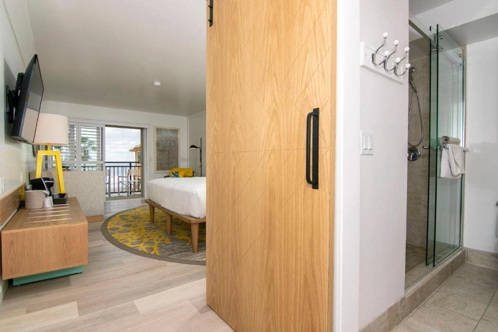 Standard Room with Ocean Front room - Image 1