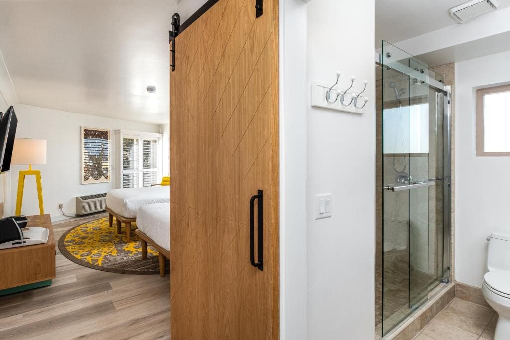 Standard Room with Ocean Front room - Image 2