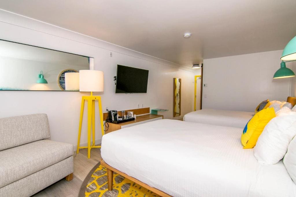 Standard Double Queen Room room - Image 1