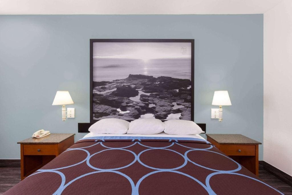 King Room - with Mobility/Hearing Impaired Access - Non-Smoking room - Image 2