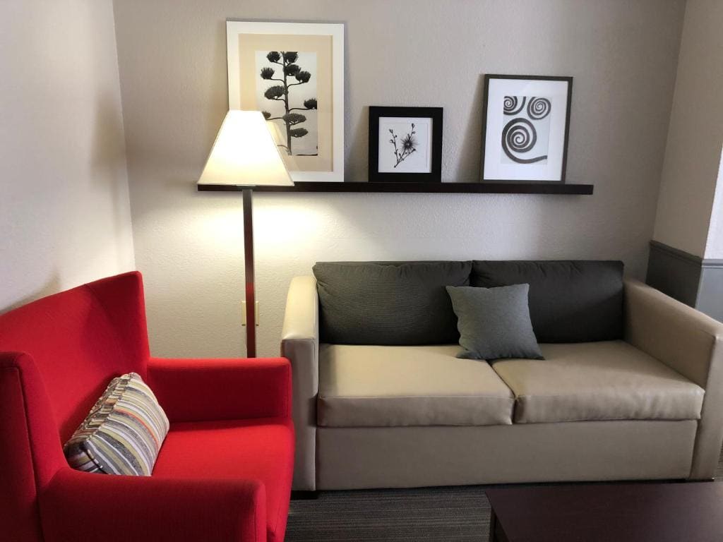 King Studio - Non-Smoking room - Image 3