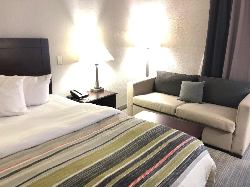 King Room - Disability Access/Non-Smoking room - Image 2