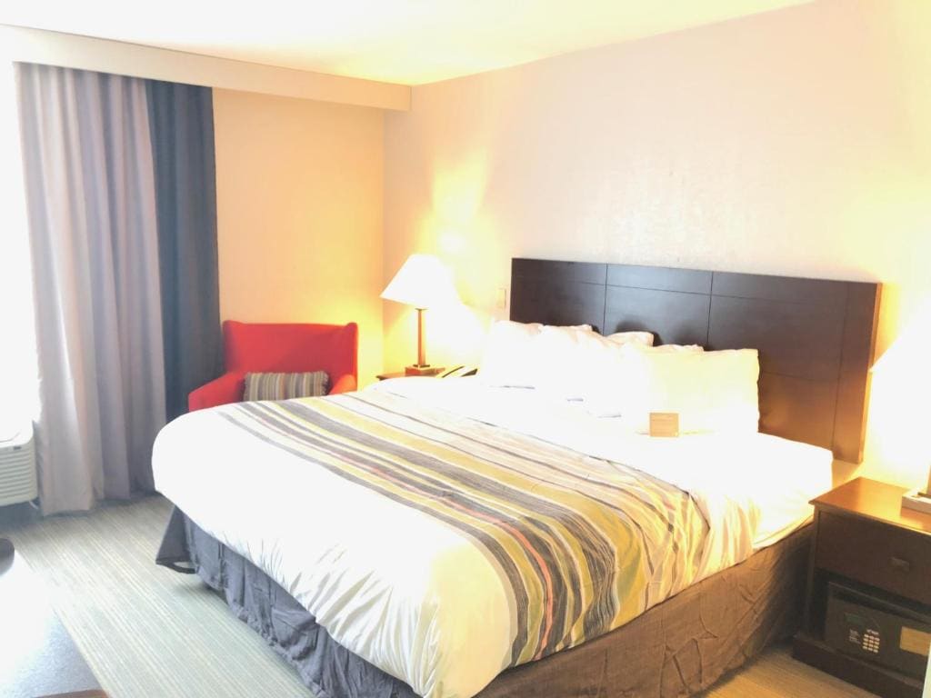 King Room - Non-Smoking room - Image 3