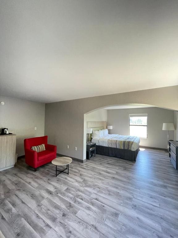 King Suite with Whirlpool - Non smoking room - Image 2