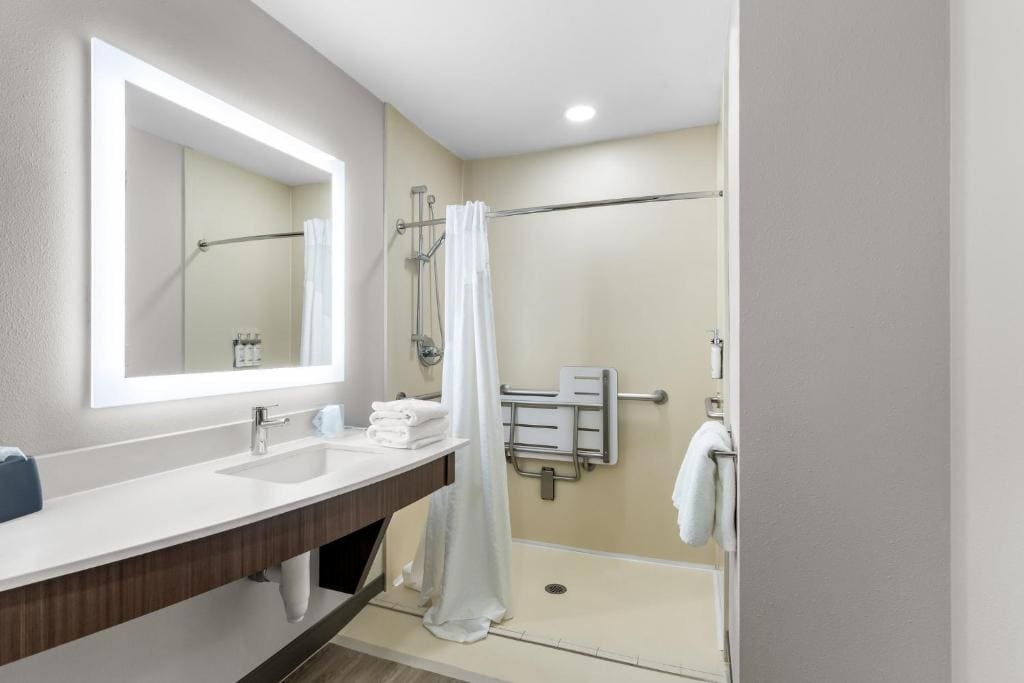 Double Room - Mobility Access with Roll-in Shower room - Image 1