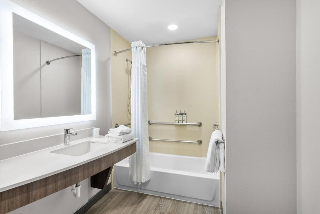 Queen Room - Disability Access room - Image 1