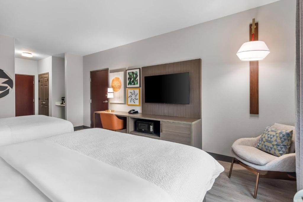 Standard Queen Room with Two Queen Beds room - Image 3