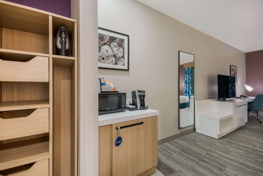 Premium Queen Room with Two Queen Beds room - Image 2