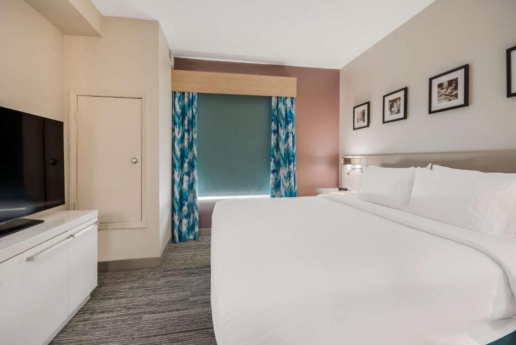 King Room with Sofa Bed - Non-Smoking room - Image 1