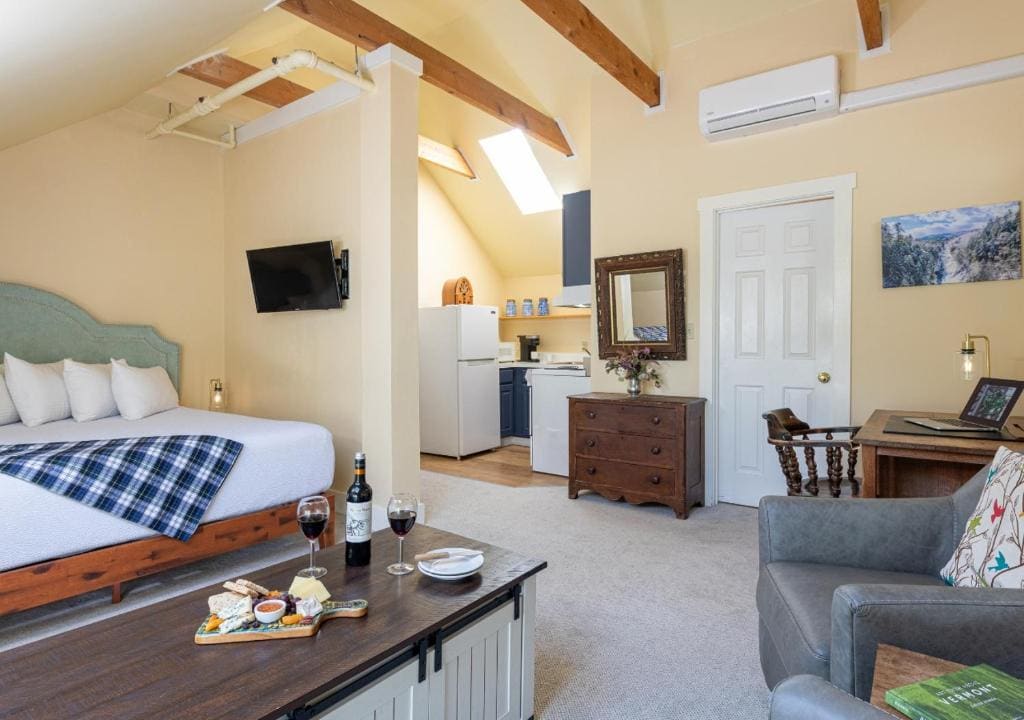 Deluxe King Studio room - Image 3