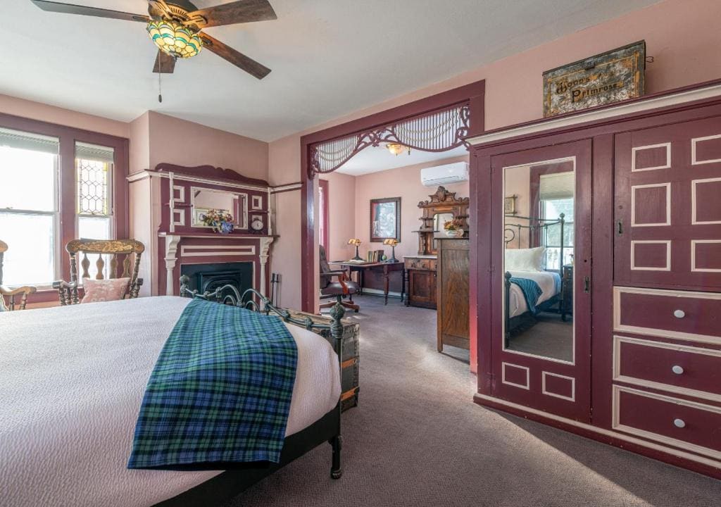Deluxe Queen Room room - Image 3