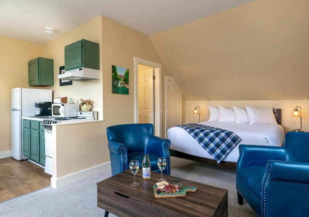 Deluxe Queen Studio room - Image 2