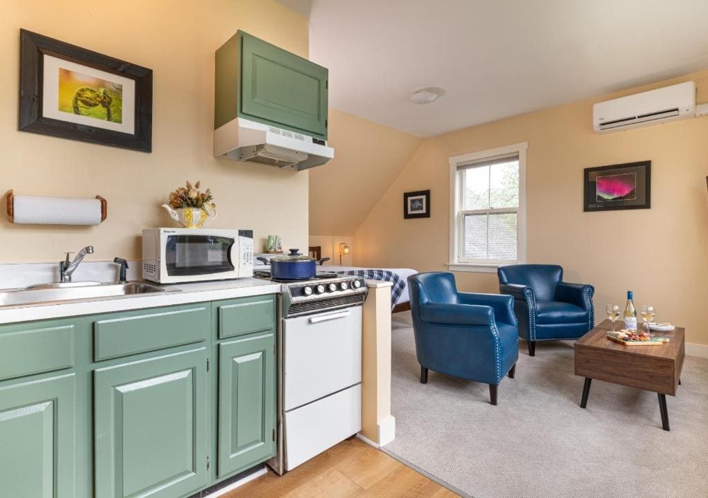 Deluxe Queen Studio room - Image 1
