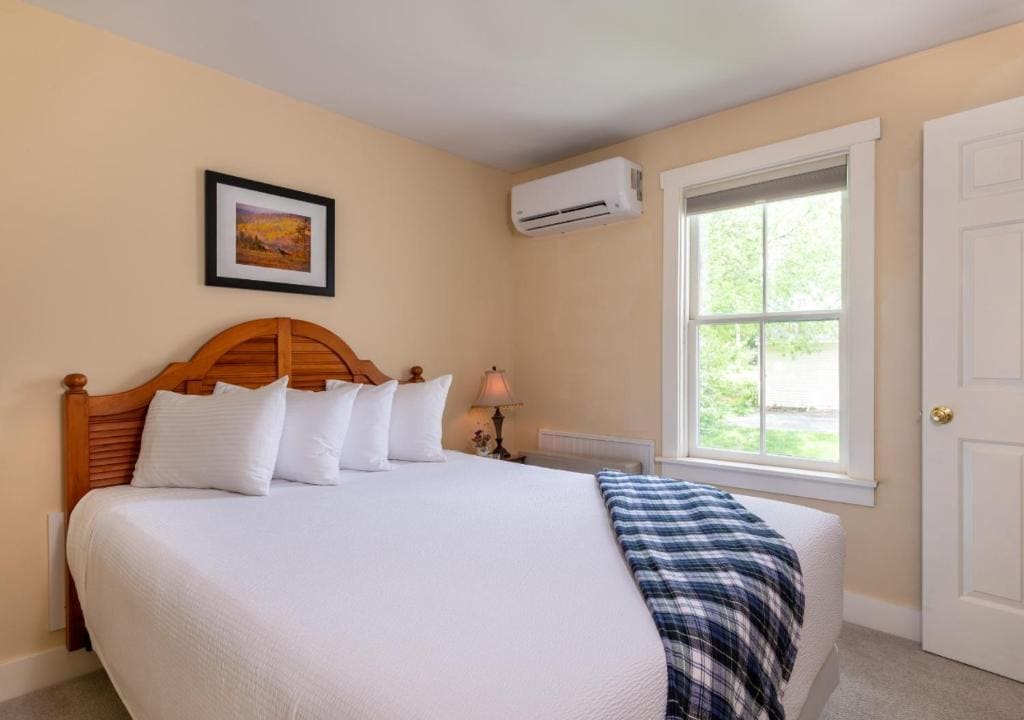 Deluxe Two Bedroom Studio room - Image 3