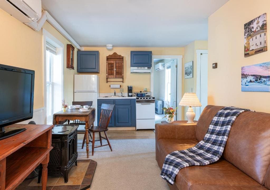 Deluxe Two Bedroom Studio room - Image 1