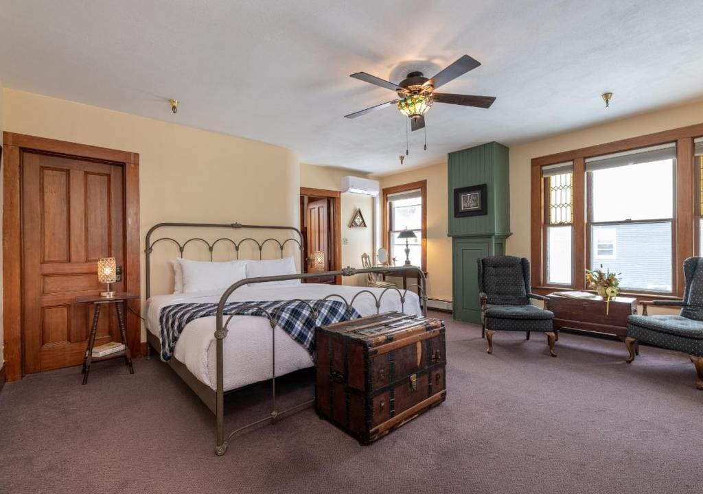 Double Room with Private Bathroom room - Image 3