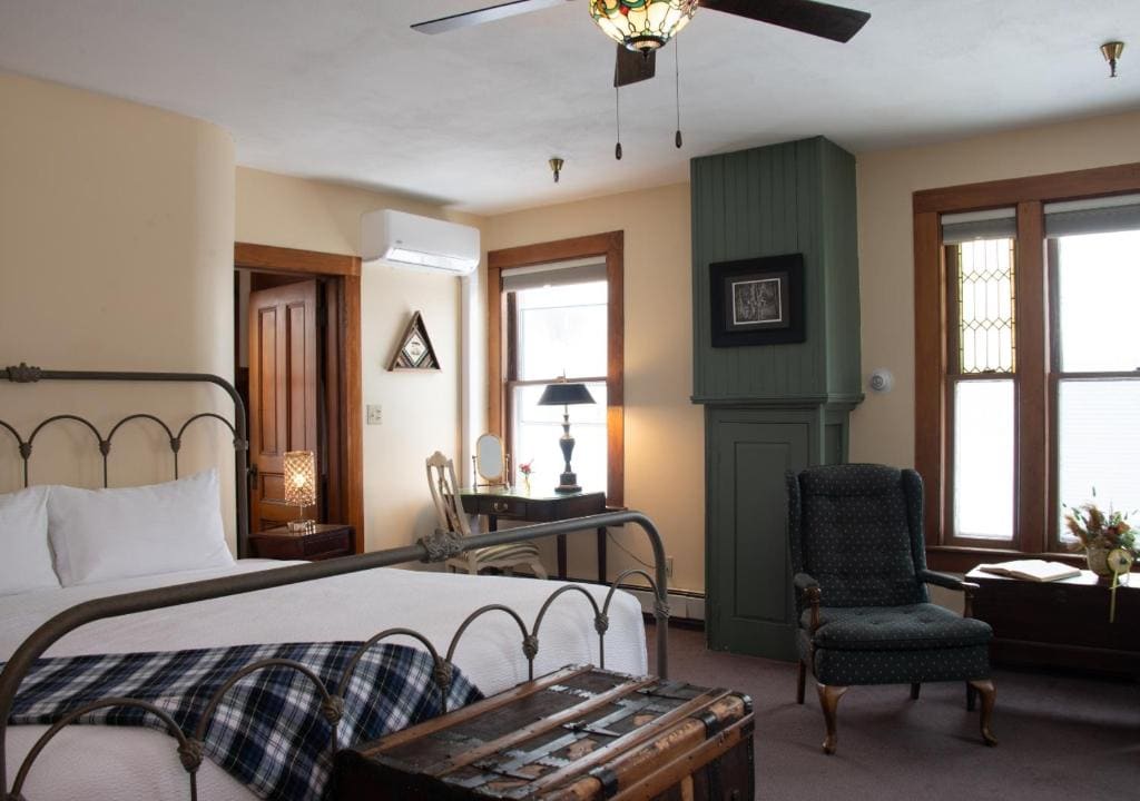 Double Room with Private Bathroom room - Image 2