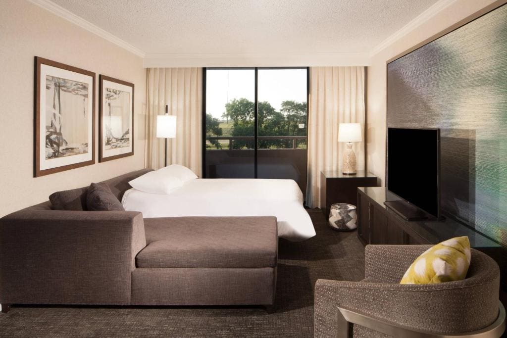 One-Bedroom Suite with Sofa Bed and Balcony room - Image 2