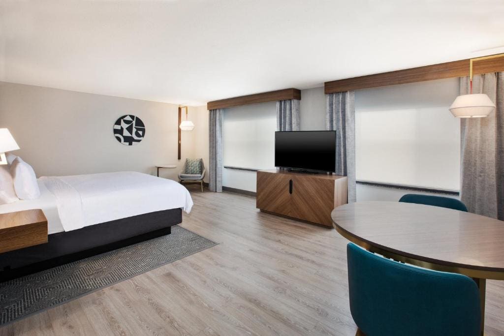 King Suite - Disability Access room - Image 1