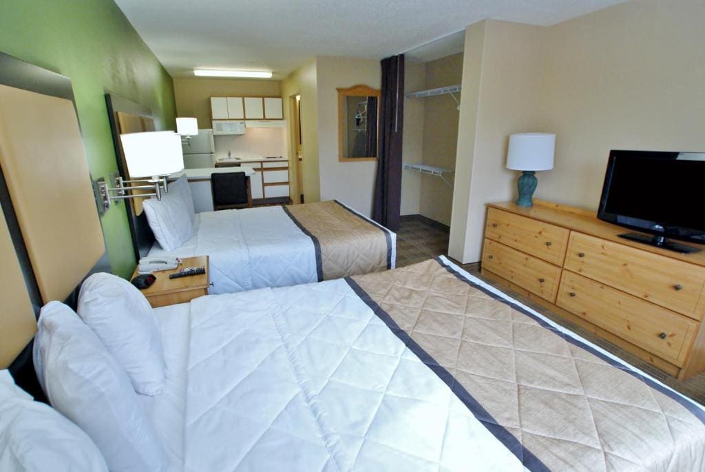 Studio with 2 Queen Beds - Non-Smoking room - Image 2