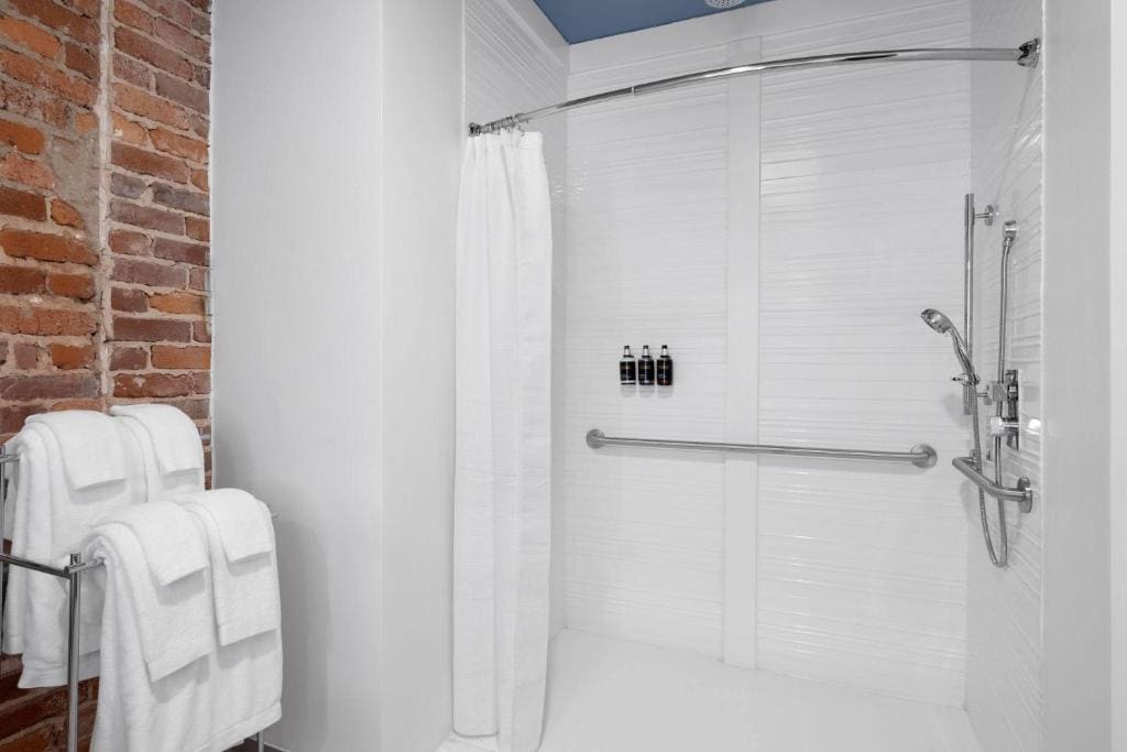 Corner Room with Two Queen Beds - Roll-In Shower room - Image 1