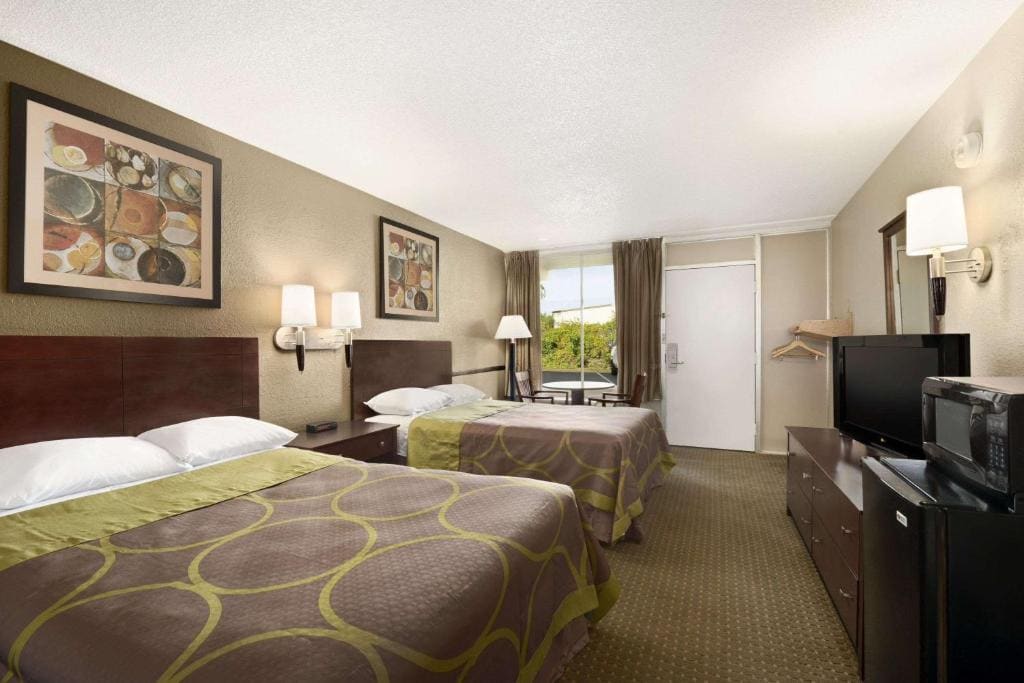 Double Room with Two Double Beds - Non-Smoking room - Image 1