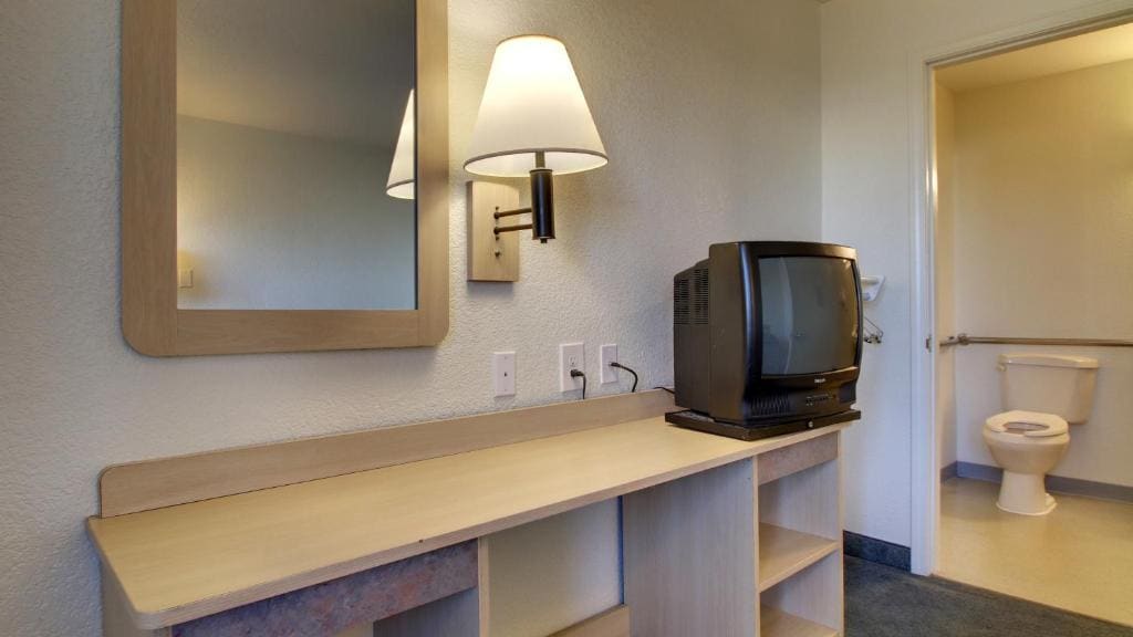 Deluxe Queen Room - Non-Smoking room - Image 3