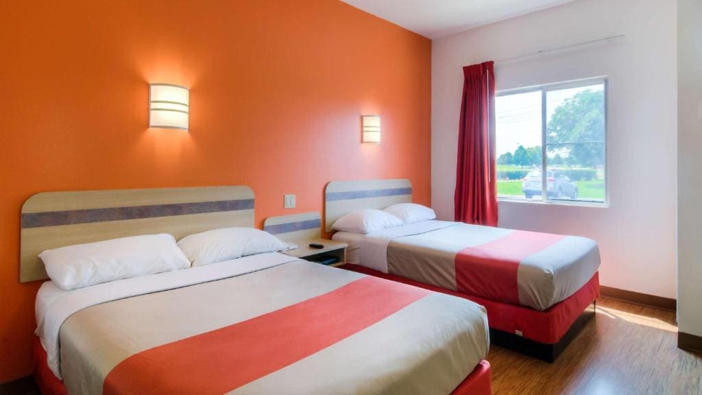 Deluxe Queen Room - Non-Smoking room - Image 1