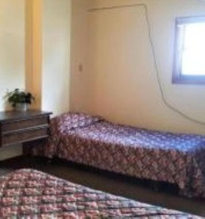 3 Full Bed & 1 Twin Bed room - Image 2