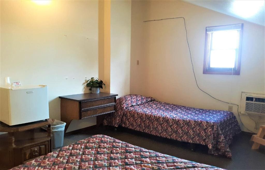 3 Full Bed & 1 Twin Bed room - Image 1